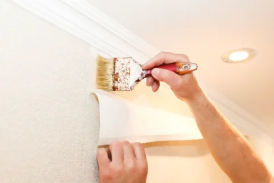 Pose de papier peint à Baverans — revêtements muraux et toiles de verre